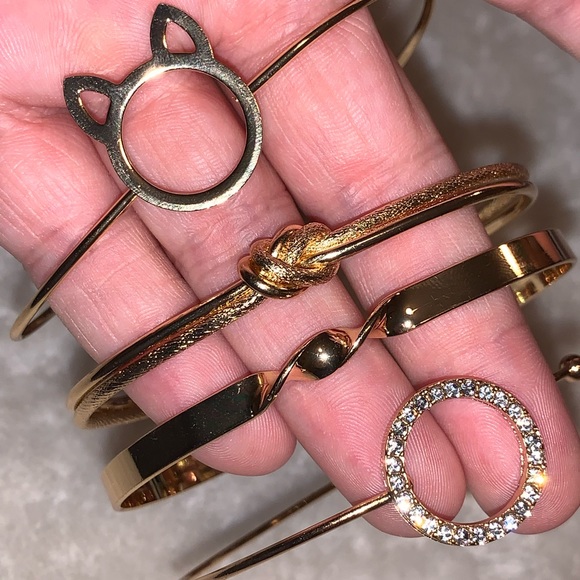 🌺 3/$15 🌺 Bracelets in Gold - Picture 10 of 11